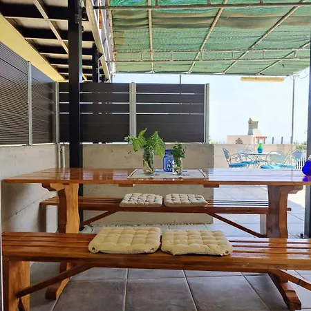 בית נופש Sea View Family *